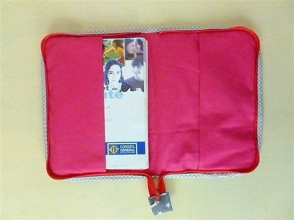 Protège-carnet de santé zippé personnalisé rose fuchsia